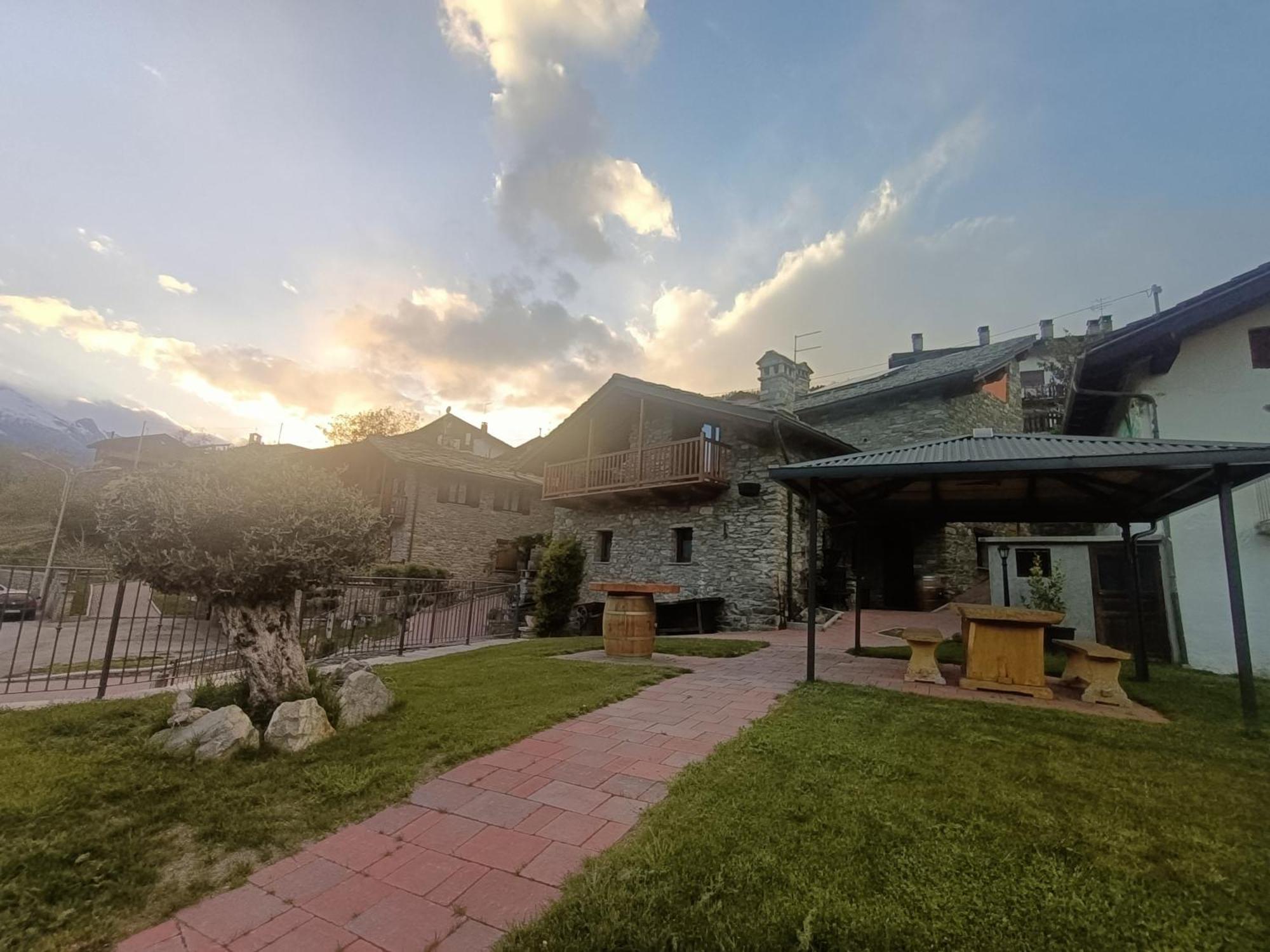 Villa Le Temps Retrouve - Casa Tipica Con Giardino Villeneuve Exterior foto